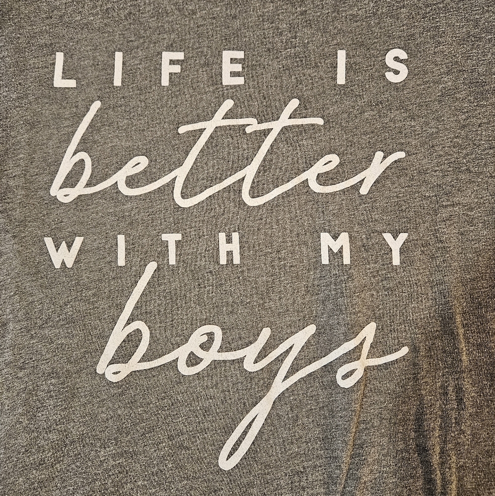 Long sleeve grey t-shirt.